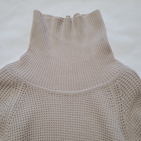 Seven sisters sweater, size Small, colour beige. - Picture 3 of 5